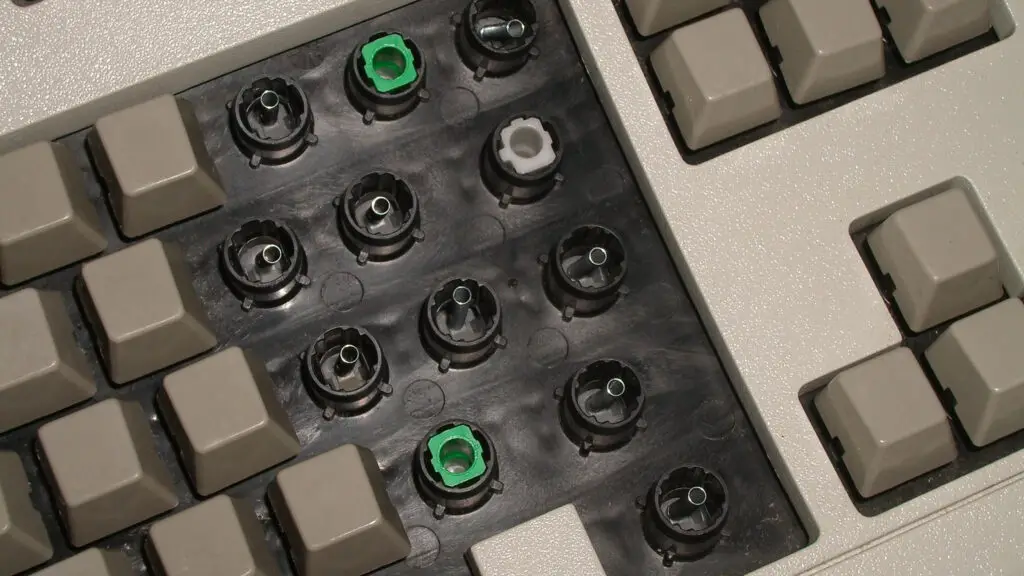 Stabilisers from a 1996 Greenock blue label IBM Model M.