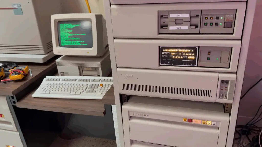 Dave Plummer's RA82 disk drive