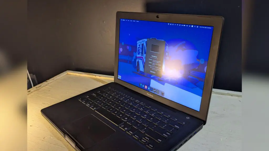 Edoogg's FrameBook project: A fusion of a Framework motherboard and a vintage MacBook shell