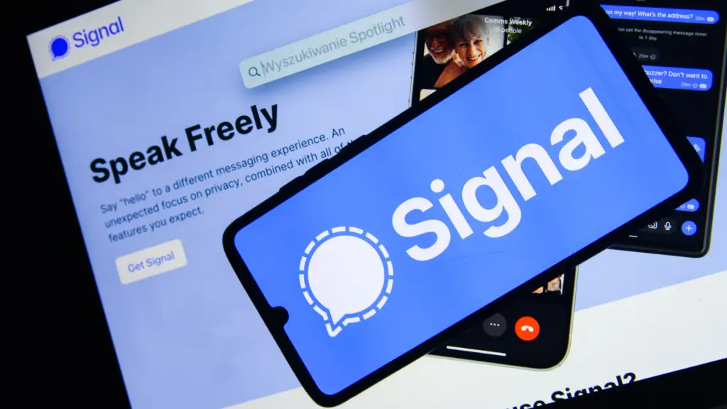 Signal application webpage on a screen.