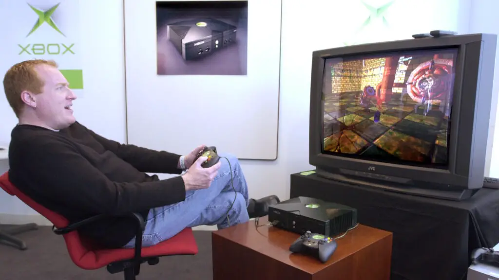 Seamus Blackley demonstrating the original Xbox console