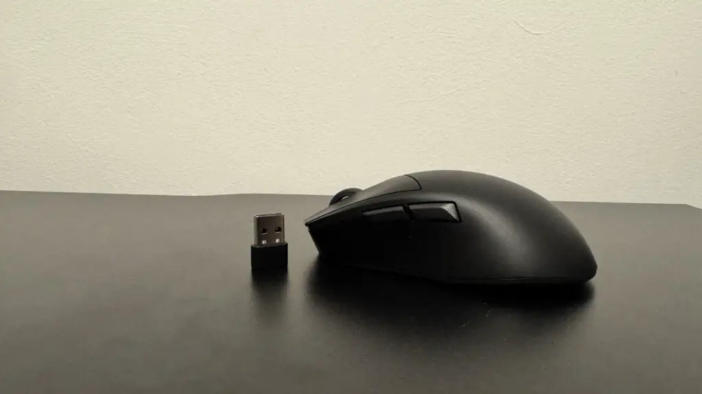 Be Quiet! Dark Perk Ergo on a black desk with the 2.4 GHz transmitter