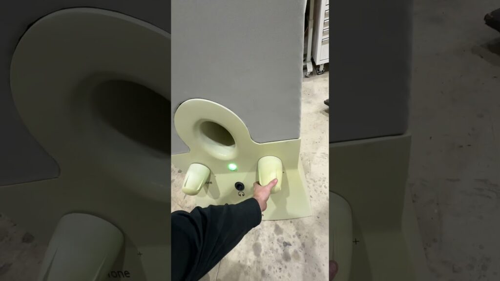 Gwak's giant retro speaker on display at ABV Gallery