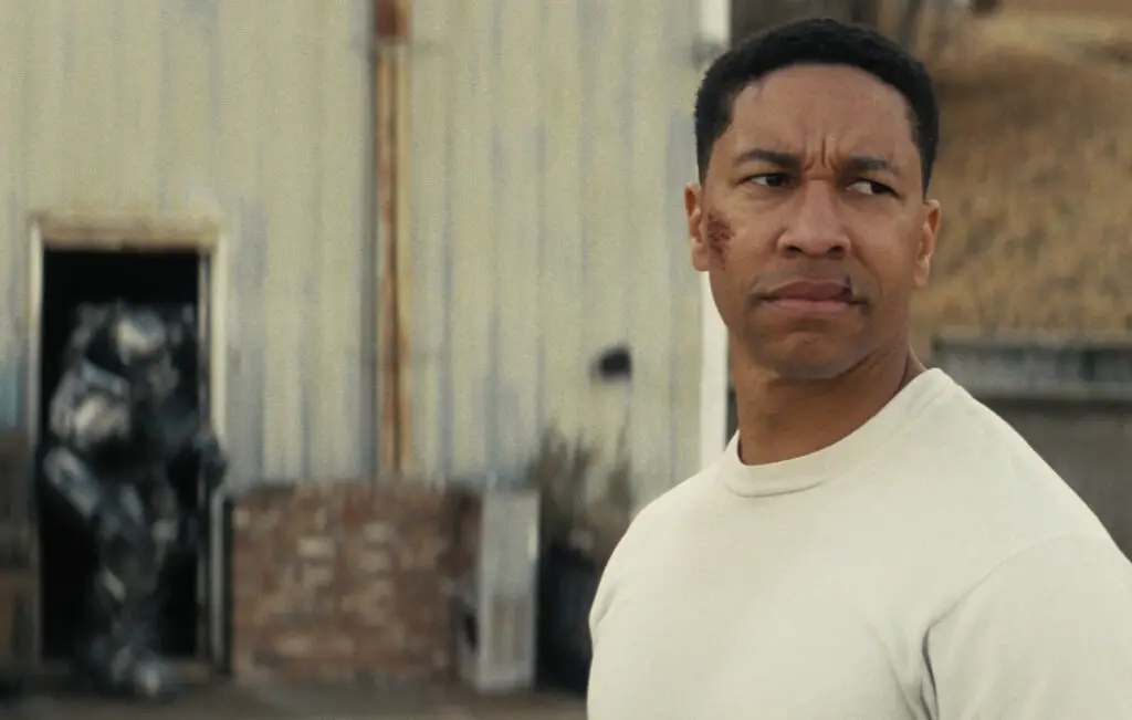 Aaron Moten (Maximus) in FALLOUT SEASON 2