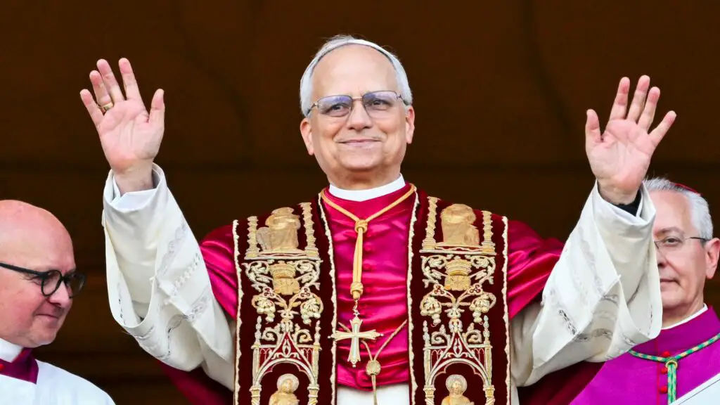 The newly elected Pope Leo waves to the Vatican crowd.