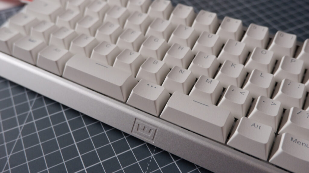 Building the Wooting 60HE v2 with foam inserts.